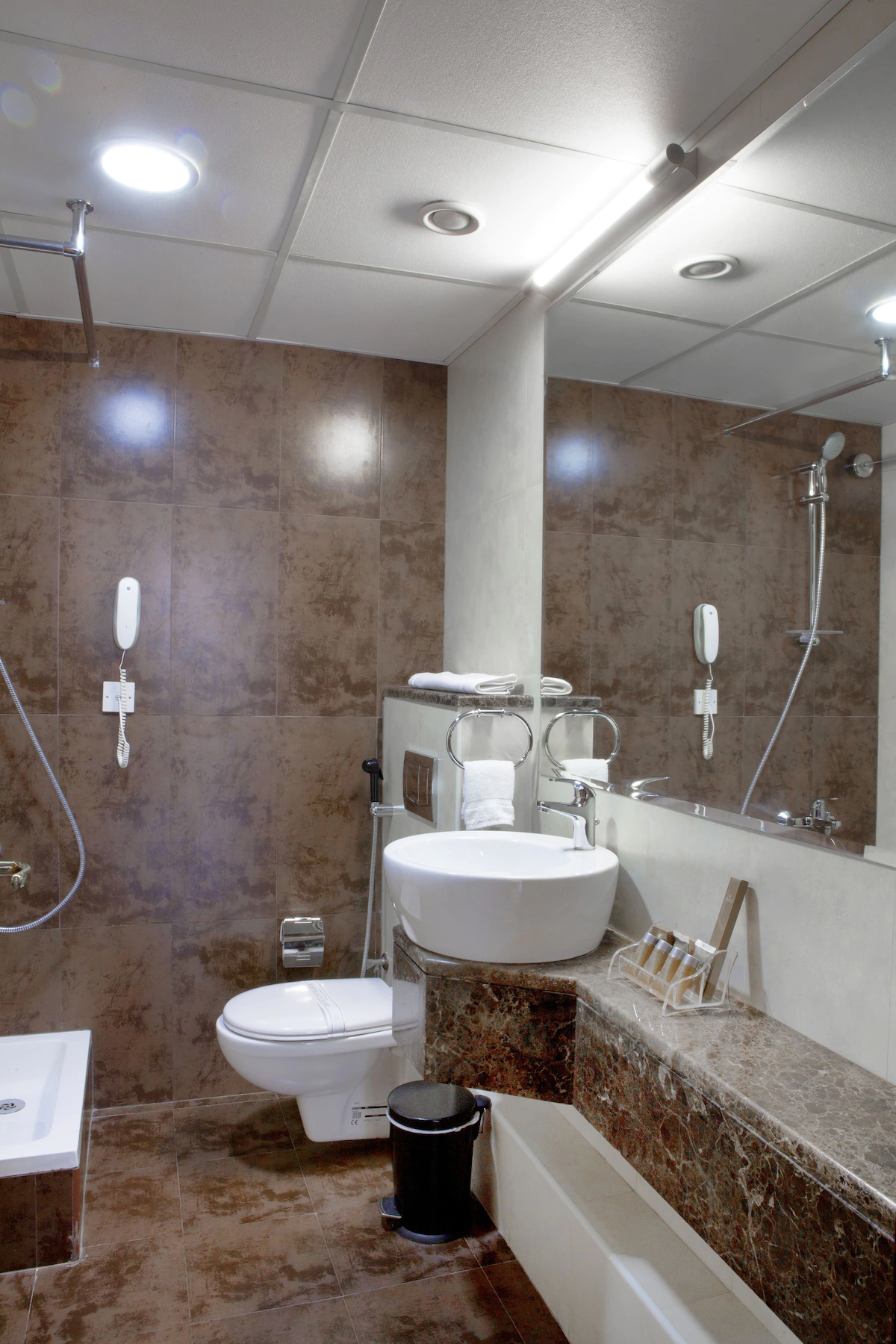 سرویس بهداشتی و حمام هتل لندمارک بانیاس دبی